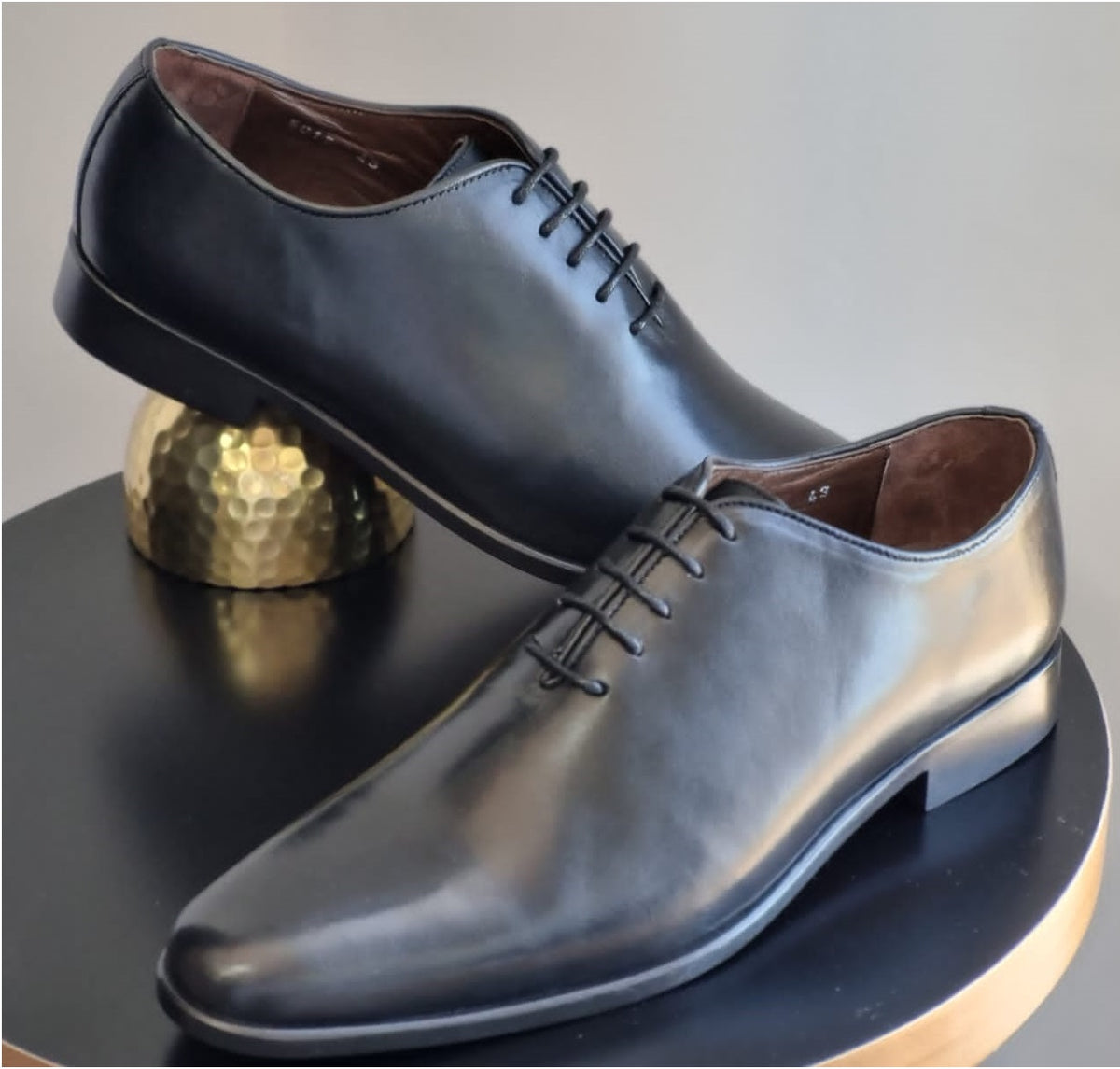 Derby en cuir noir, illustration du style classique The Cobbler